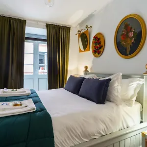 apartamento-bairro-alto-4.hotels-lisbon-portugal.com/